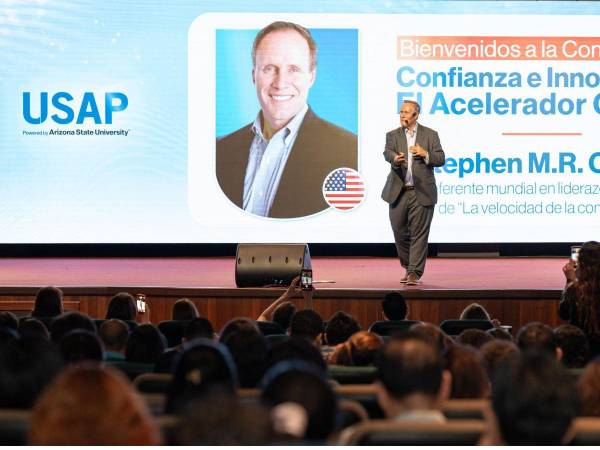 El Auditorio Jorge Emilio Jaar fue el escenario de este encuentro que reunió a estudiantes, docentes, colaboradores e invitados especiales, como parte de las actividades con las que USAP da la bienvenida a un nuevo período académico.