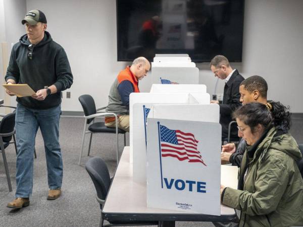 Con base en estas tendencias, el Brennan Center recomienda a los asistentes prepararse para las campañas de desinformación.