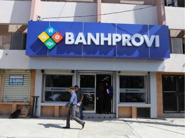 La oficina principal de Banhprovi en San Pedro Sula se trasladó del barrio Guamilito al centro comercial Plaza 105, ubicado frente a la 105 Brigada de Infantería.