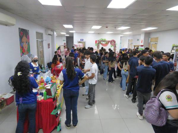 La sede de CEUTEC en San Pedro Sula se convierte en el epicentro de la innovación juvenil con el evento Jaguar Market Experience 2026. Este espacio busca inspirar a las nuevas generaciones a materializar sus ideas de negocio mediante una experiencia universitaria inmersiva.