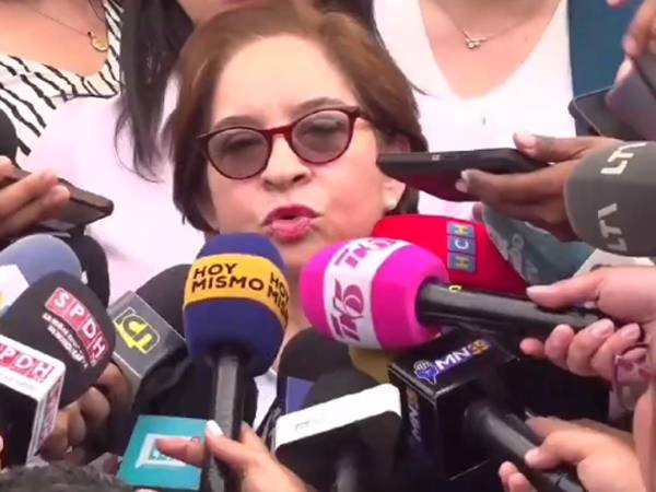 Sonia Marlina Dubón, magistrada de la Corte Suprema de Justicia de Honduras, dando declaraciones tras ser incluida en la “lista Engel”.