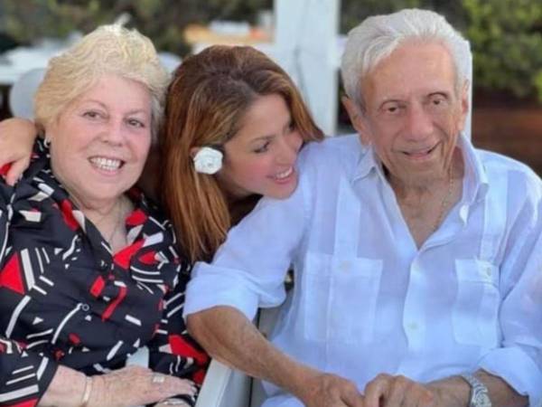 La salud de William Mebarak, padre de Shakira, generó preocupación en las horas previas al multitudinario concierto que la cantante ofreció en las playas de Copacabana, Brasil.