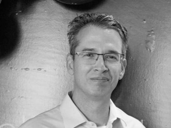 José Azcona.
