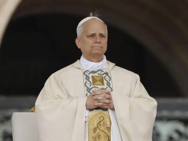 El Vaticano informó de que al pontífice, de 71 años, se le extirpó este martes el lóbulo inferior del pulmón derecho.