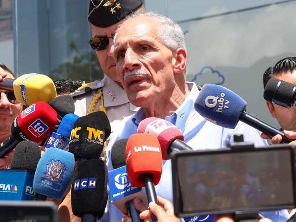 El aeropuerto internacional Ramón Villeda Morales será ampliado y modernizado con nuevas obras en la pista, terminal, accesos y mangas de abordaje, confirmó el presidente Nasry Asfura.