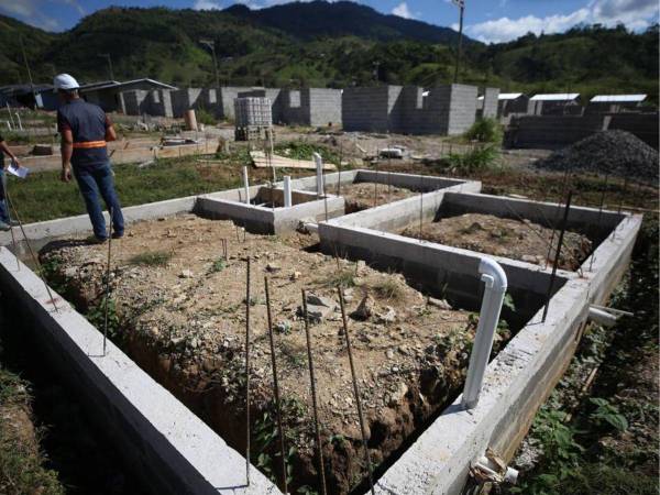 La Secretaría de Vivienda y Asentamientos Humanos (Seviah) presentó una propuesta de subsidios para ampliar el acceso a la vivienda de interés social, especialmente entre las familias de menores ingresos. El plan, incluido en el <b>Plan Nacional para la Inclusión Financiera en Vivienda 2026-2030</b>, plantea otorgar bonos de hasta L82,500 y subsidios mensuales durante los primeros 10 años del financiamiento, con el propósito de reducir las cuotas y facilitar la compra de una vivienda propia.
