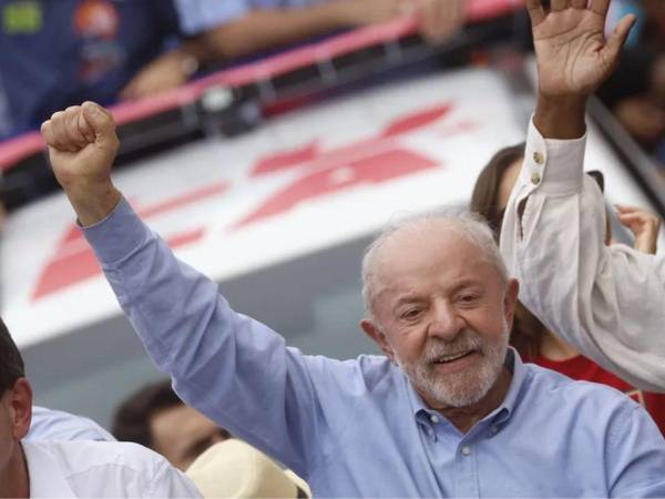 Lula aseguró que la medida pretende que los trabajadores puedan pasear y ser felices aprovechando el fin de semana.