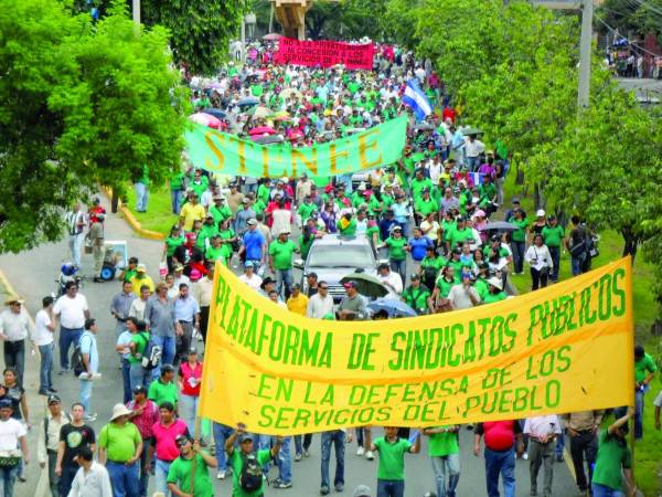 <b>Los trabajadores aclaran que no celebran, conmemoran el Primero de Mayo</b>