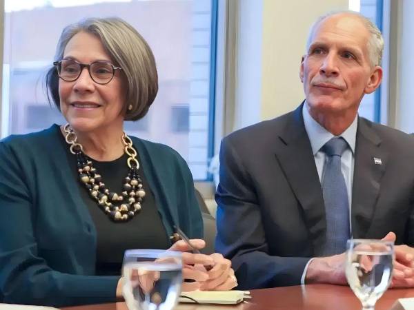 Mireya Agüero, canciller de la República, y el presidente Nasry Juan Asfura Zablah.