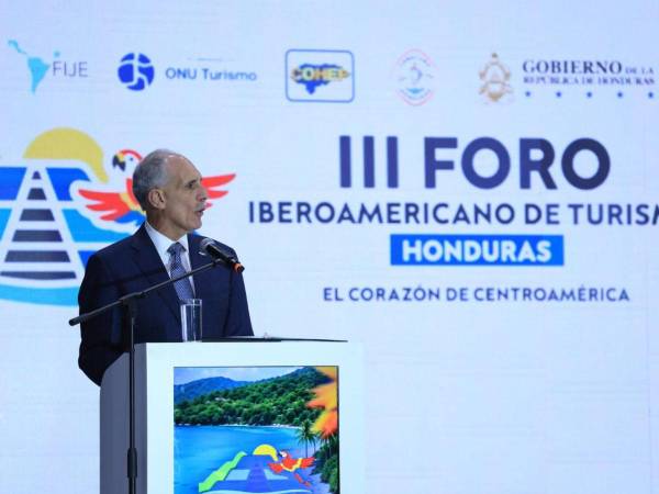 Nasry Asfura llega al III Foro Iberoamericano de Turismo en San Pedro Sula.