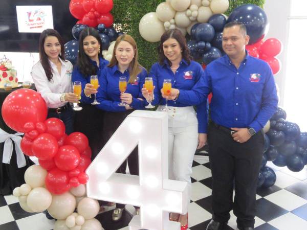 Personal y autoridades de Credimóvil celebraron su aniversario en sus instalaciones, ubicadas en la 1ra calle, 11 avenida NO, una cuadra abajo del Estadio Francisco Morazán.
