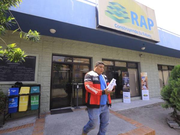 Las oficinas principales del RAP en San Pedro Sula se encuentran en el barrio El Benque, donde decenas de personas acuden a diario.