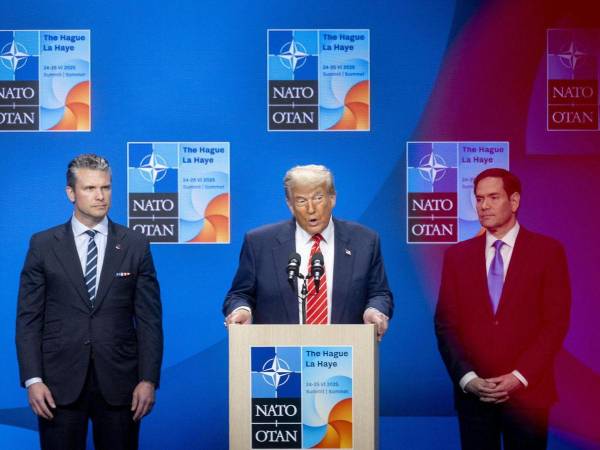 El presidente de Estados Unidos, Donald Trump, junto al secretario de Estado, Marco Rubio y el secretario de Defensa, Pete Hegseth.
