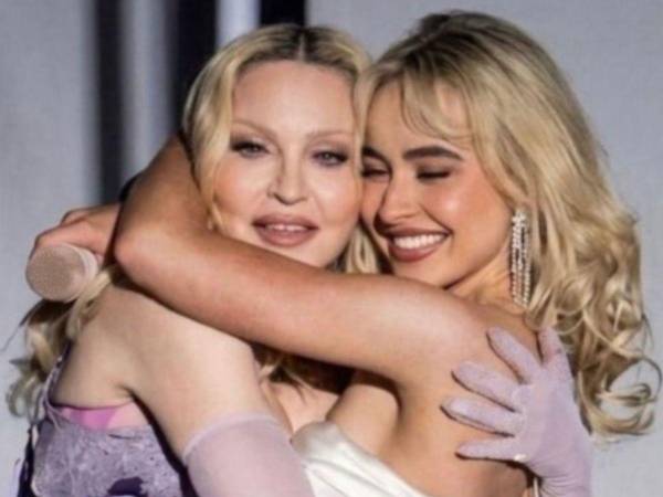 Las cantantes Madonna y Sabrina Carpenter.