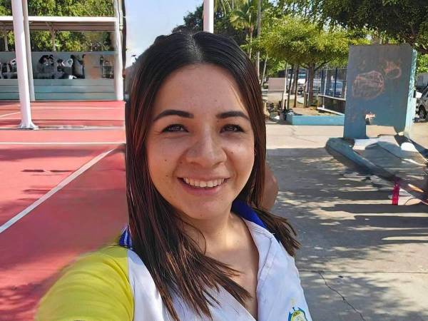 Noemí Isabel Ríos Torres, maestra del Isenco Campus Manzanillo, fue asesinada a balazos dentro de su vehículo y frente a sus hijos, en un hecho ocurrido durante el día en este municipio del estado de Colima.