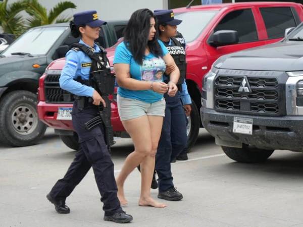 La Policía Nacional capturó este lunes 31 de agosto a seis presuntos integrantes de la Pandilla 18 durante un operativo en la colonia Central de San Pedro Sula, Cortés, señalados por la muerte del subcomisario póstumo Adán Emanuel Rodríguez Miranda y un ataque contra otros seis policías.
