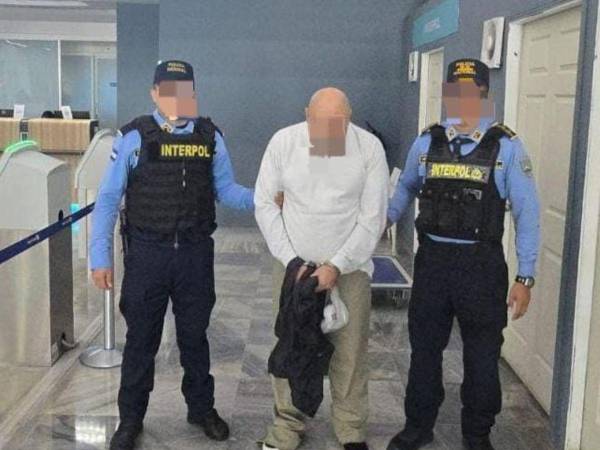 El hondureño fue entregado hoy por agentes estadounidenses en el Aeropuerto Internacional Ramón Villeda Morales de La Lima, Cortés.