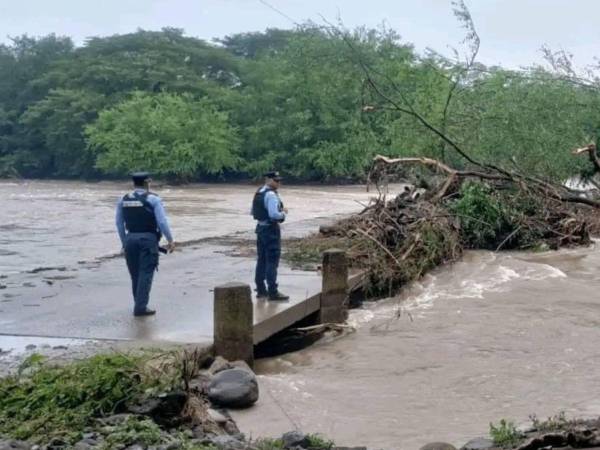 Una vaguada prefrontal afecta desde el domingo al país, acompañada del ingreso de un frente frío moderado que traerá abundante nubosidad, vientos fuertes, descenso de temperatura y lluvias intermitentes.