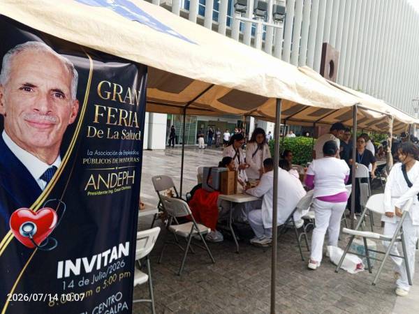Feria de salud atiende a empleados públicos en el Centro Cívico Gubernamental.