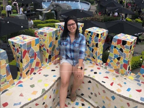 El asesinato de Kimberly Dayana Murillo Almendárez, de 28 años, ha causado conmoción entre familiares, amigos y habitantes de La Ceiba, Atlántida, donde la joven perdió la vida durante la madrugada de este domingo 6 de septiembre, mientras se encontraba a la orilla de la playa.