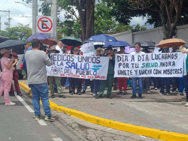 Médicos mantienen asambleas y Sesal convoca al CMH a mesa técnica