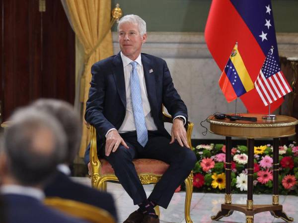 El secretario de Energía de Estados Unidos, Chris Wright, reacciona durante una reunión con la presidenta encargada de Venezuela, Delcy Rodríguez, este 2 de septiembre de 2026, en Caracas (Venezuela).