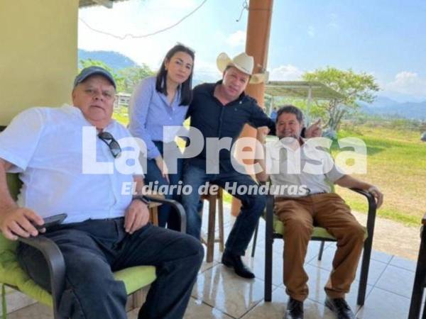 Una foto del expediente de la Atic muestra al exdiputado Víctor Hugo Romero Chinchilla junto a María Tejada y Ramón Sabillón cuando fungía como ministro de Seguridad, en una propiedad de Cucuyagua, Copán.