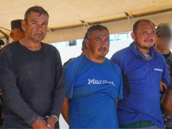 Los ecuatorianos recibieron una condena de 14 años de prisión por tráfico de drogas y los mexicanos fueron sentenciados a 21 años de cárcel por tráfico de armas.