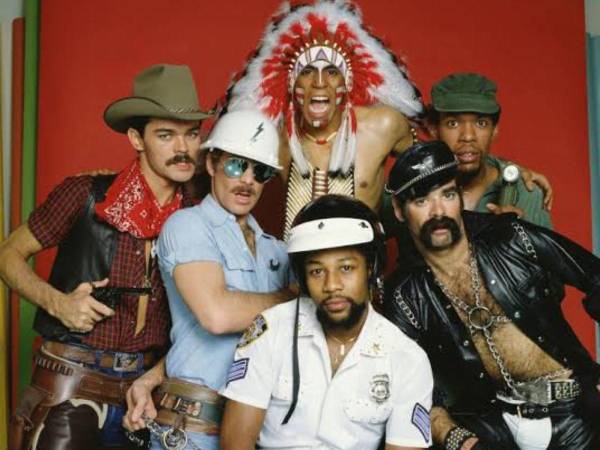 Victor Willis, líder del grupo disco de los años setenta Village People, quien solía aparecer en el escenario vestido con un uniforme de policía, falleció a los 74 años, anunció su esposa a través de las cuentas del grupo en las redes sociales.