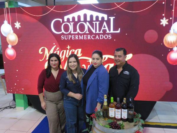 Autoridades de Supermercados Colonial durante el lanzamiento de la campaña en el Supermercados Colonial #2.