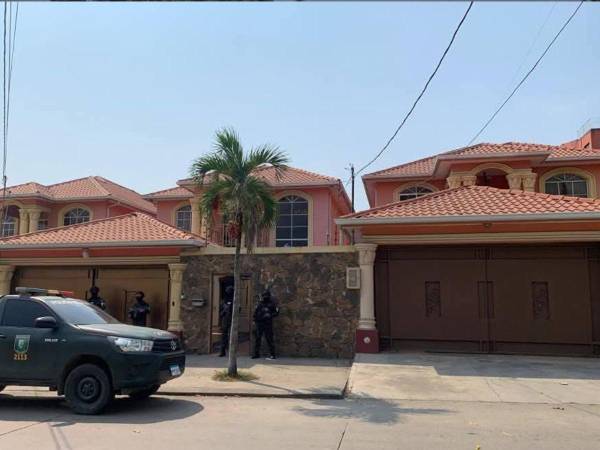 La organización criminal se valía de sus conexiones con estructuras legales como hospitales privados y comercios para lavar dinero proveniente del narcotráfico.