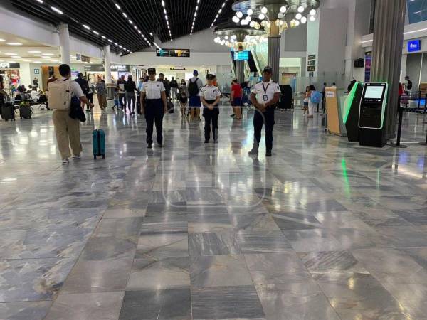 La presencia policial busca contribuir a la seguridad de los pasajeros y mantener labores de prevención en uno de los puntos de ingreso y salida.