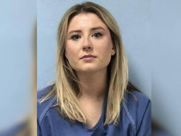 Hannah Freeman, maestra de Estados Unidos, fue sentenciada a una semana de cárcel por acosar y seguir 33 veces a su ex novio.