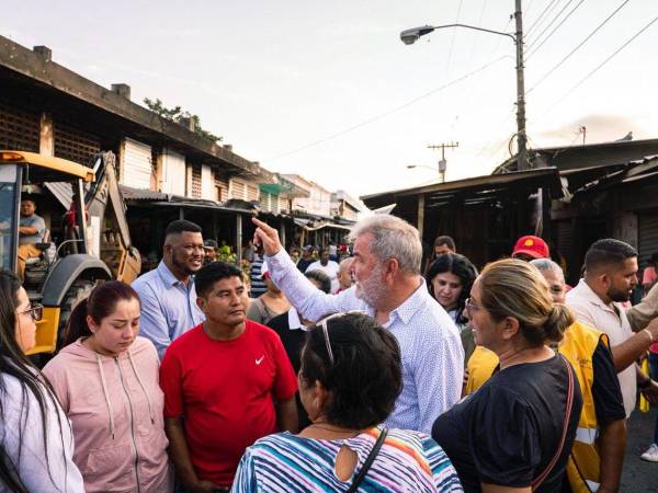 El informe de bomberos dice que son 40 locales dañados dentro del mercado y la municipalidad acordó reconstruir 27, según se informó.