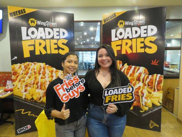 El equipo de Grupo Comidas durante el lanzamiento del producto, en Pizza Hut Galerías del Valle.
