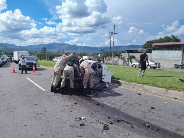 Los afectados fueron rescatados y trasladados a un centro asistencial, mientras las autoridades investigan las causas del accidente.