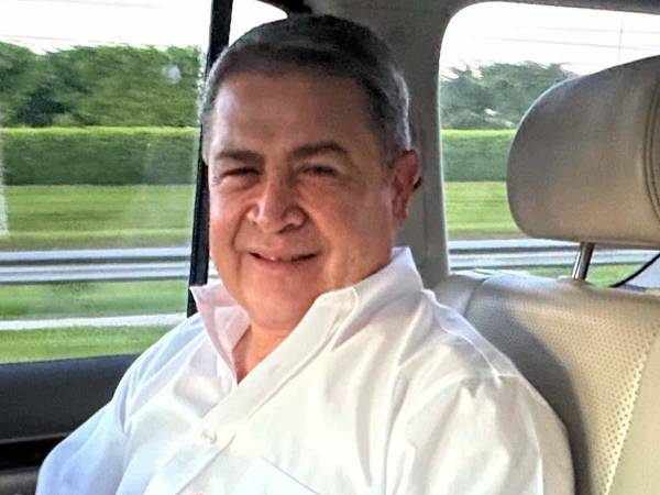 El expresidente de Honduras Juan Orlando Hernández es acusado de fraude y lavado de activos.