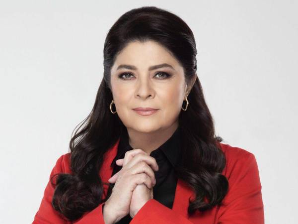 En las últimas horas, la primera actriz, Victoria Ruffo, generó preocupación entre los seguidores del espectáculo después de que se confirmara que enfrenta un problema de salud que le impidió presentarse en la obra de teatro que protagoniza.