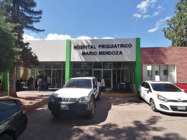 Entrada al hospital Mario Mendoza.