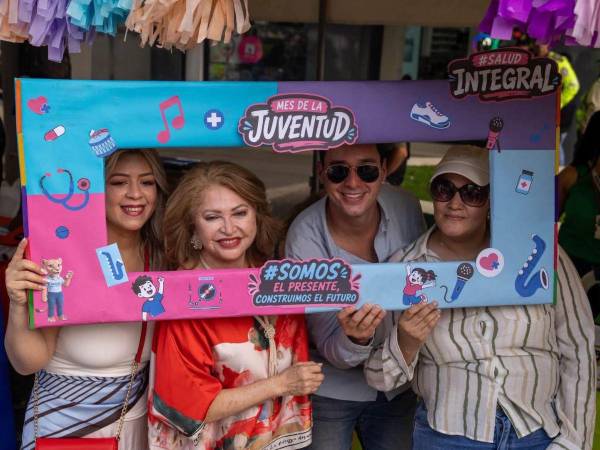 La vicealcaldesa Maritza Soto compartió con los jóvenes en el parque central en una jornada variada y con mucha alegría y diversión.