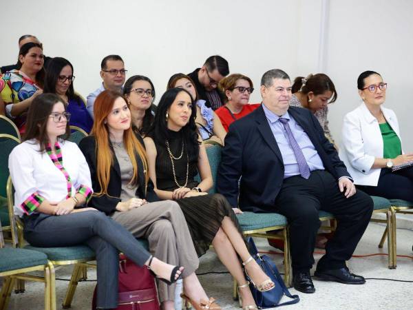Diario LA PRENSA, con el apoyo del Colegio de Psicólogos de Honduras (Capítulo de Cortés) y la Distrital de Educación de Cortés, iniciaron la segunda edición del proyecto Mente Sana, capacitando a maestros en San Pedro Sula. FOTOS: Yoseph Amaya.