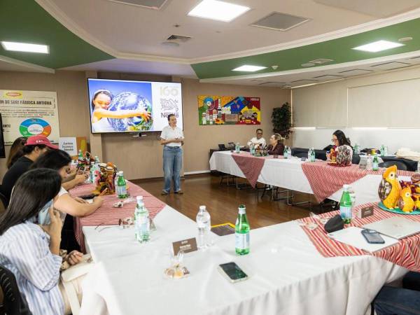 Desde su emblemática planta en suelo guatemalteco, la compañía elabora más de 46.700 toneladas de alimentos. La producción de las marcas Maggi y Malher abastece a más de 20 países en todo el continente americano.