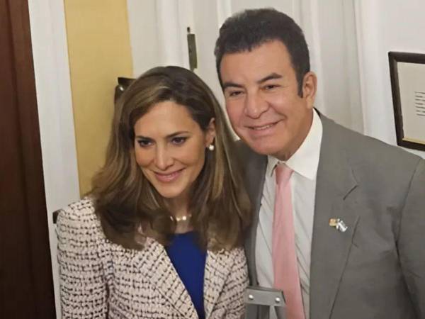 Salvador Nasralla, candidato presidencial del Partido Liberal, y María Elvira Salazar, congresista republicana en EEUU.