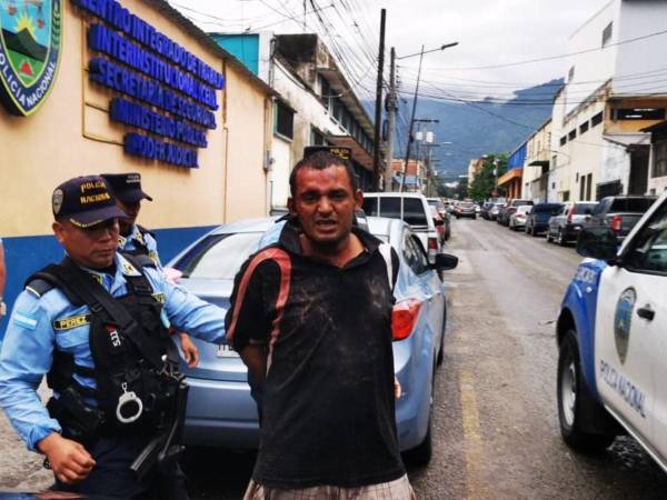 La captura se hizo luego de una rápida intervención ejecutada por agentes de la Unidad Metropolitana de Policía número 5 (UMEP-5).