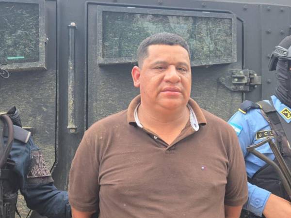 Las autoridades policiales capturaron este martes 14 de abril a supuestos integrantes de la peligrosa banda de sicariato Los Copanecos en el municipio de Olanchito, tras ejecutar un amplio operativo que incluyó múltiples allanamientos.