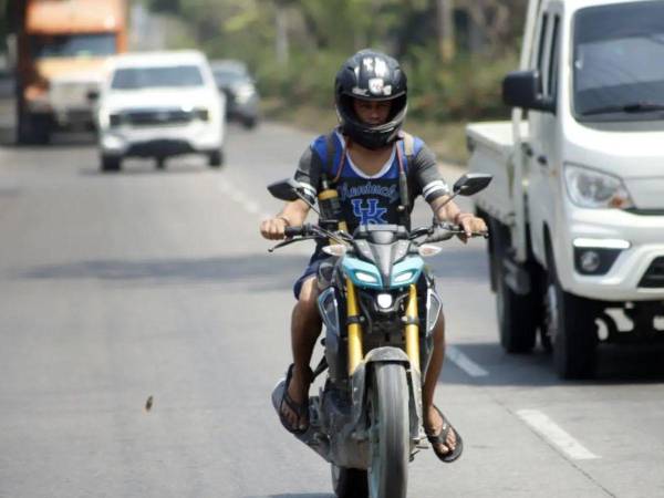 Proponen que jóvenes de 16 años puedan obtener licencia de conducir en Honduras.