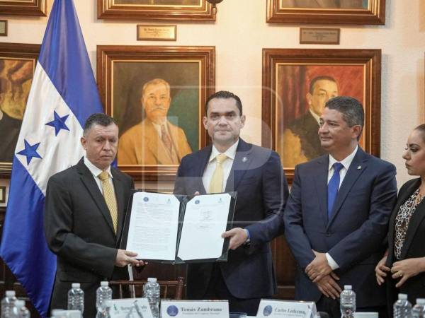 Congreso Nacional e Instituto de Acceso a la Información Pública firman convenio para modernizar sistema de votación electrónica.