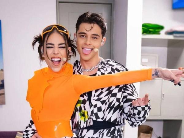 La cantante Danna Paola y su novio Alex Hoyer.