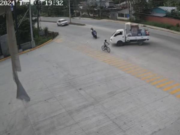 Video del momento en el que el camión y la moto impactan.