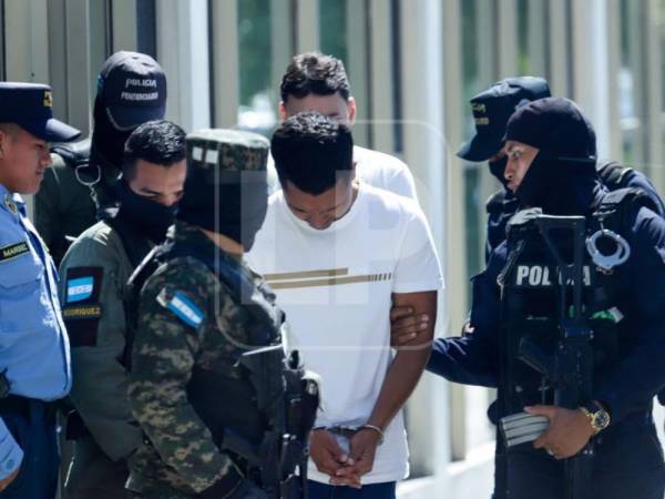 Los implicados en la muerte de la estudiante de Medicina Valeria Jolette Alvarado Borjas cuando llegaron a los juzgados sampedranos la mañana de este jueves.